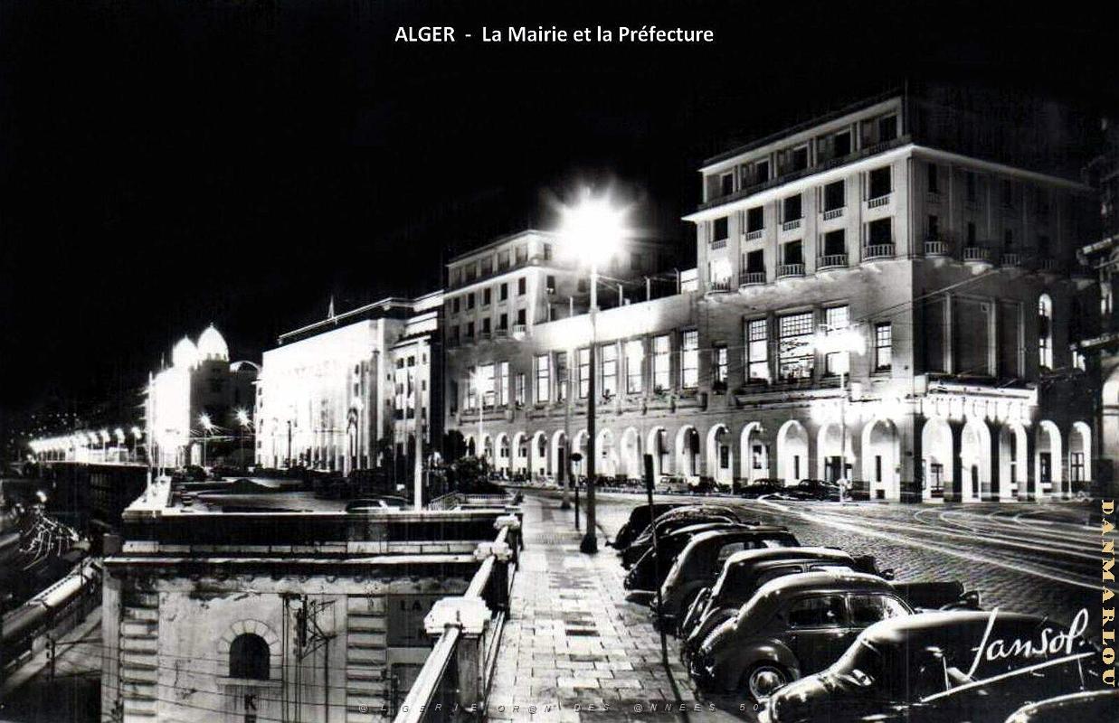 Alger - Mairie et Prefecture la Nuit.jpg